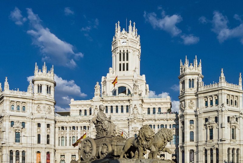 Palacio de Cibeles à Madrid, majestueux bâtiment blanc de style néoclassique sur la Plaza de Cibeles